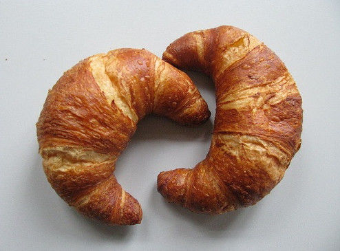 Linea di produzione di raffreddamento automatica del croissant larghezza su misura della cinghia per il croissant della curvatura